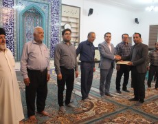 تکریم دهیار نمونه فرهنگی روستای علی آباد توسط بخشدار دلوار